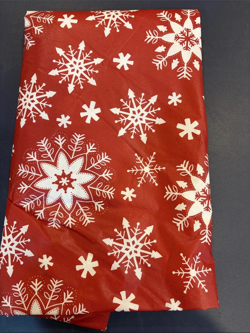 4 vinyl tablecloths